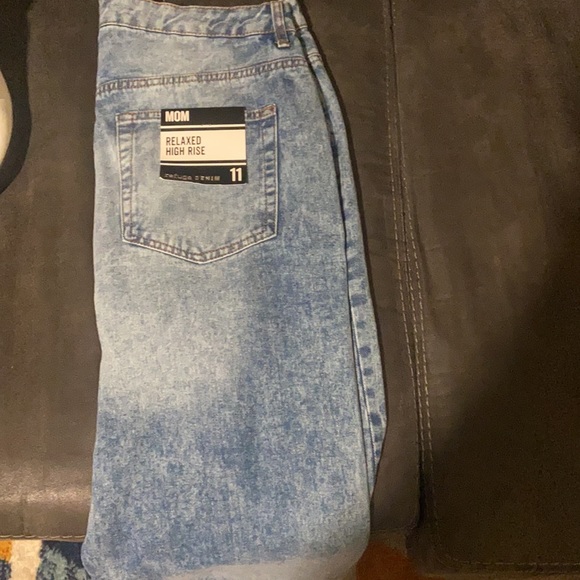 Refuge Denim 90’s inspired MoM jeans - Picture 2 of 2